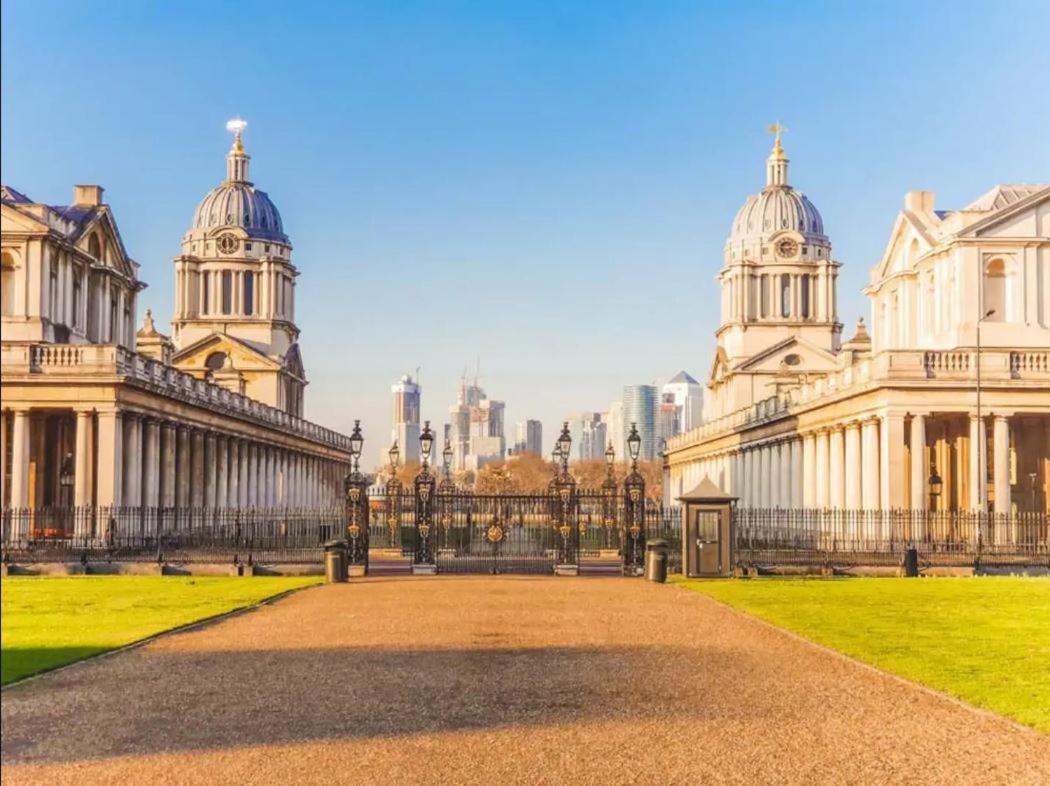 Appartamento Stylish 2-Bed Flat, Quick Access To London Sights Esterno foto