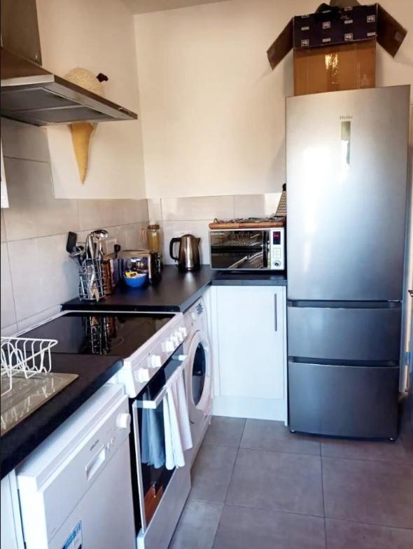 Appartamento Stylish 2-Bed Flat, Quick Access To London Sights Esterno foto