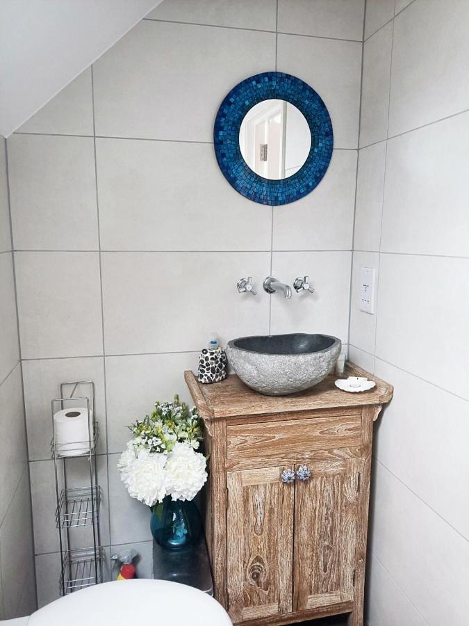 Appartamento Stylish 2-Bed Flat, Quick Access To London Sights Esterno foto
